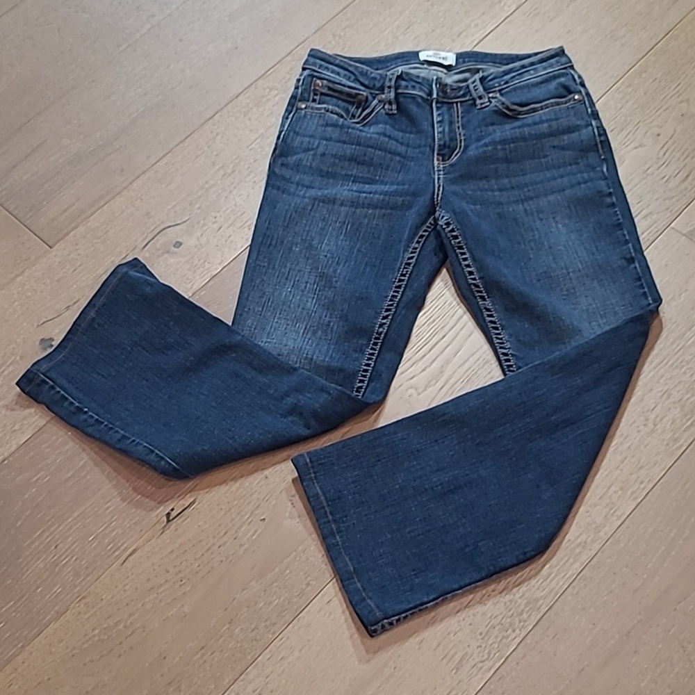 Shyanne Jeans Women's sz 31 Mid Rise Crop Flare Dark Denim Jeans